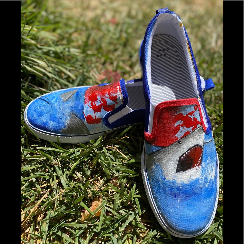 Hand painted shark 🦈 sneakers